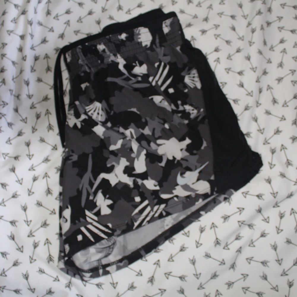 NIKE SHORTS